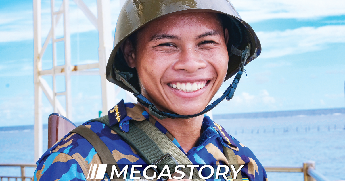 Bức tranh vẽ người lính hải quân Việt Nam đang canh gác trên đảo Trường Sa thân yêu