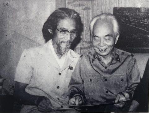 Bức tranh tái hiện khoảnh khắc lịch sử lá cờ chiến thắng tung bay trên nóc hầm Đờ Cát ở Điện Biên Phủ