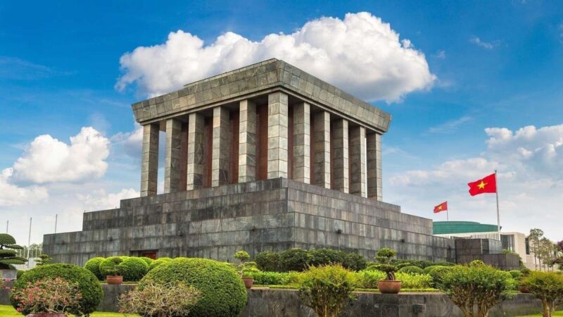 Tranh vẽ Lăng Bác Hồ uy nghiêm và trang trọng giữa Quảng trường Ba Đình lịch sử đầy ý nghĩa