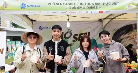 Tranh vẽ tô phở Việt Nam nghi ngút khói đầy hấp dẫn và đậm đà hương vị truyền thống