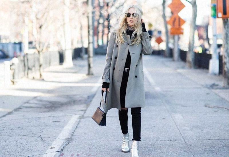 Bức tranh vẽ những chiếc mũ len ấm áp nhiều màu sắc bảo vệ khỏi cái lạnh mùa đông