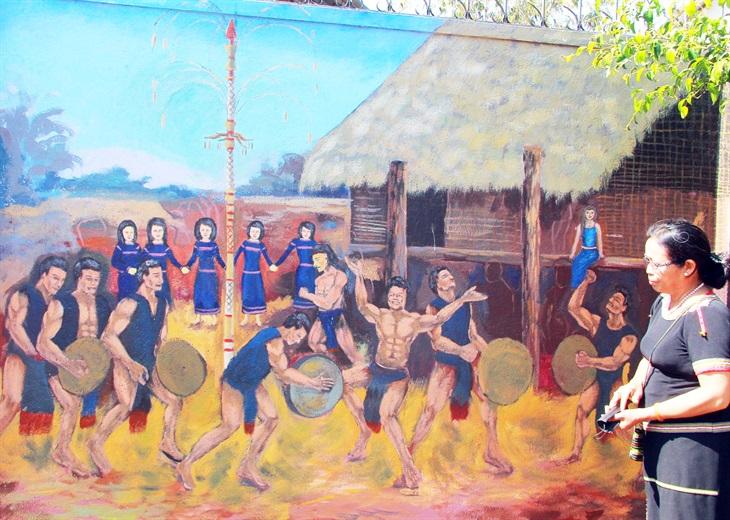 Tranh vẽ nhà dài Ê Đê, M'nông Tây Nguyên, tái hiện nét văn hóa đặc sắc cuộc sống