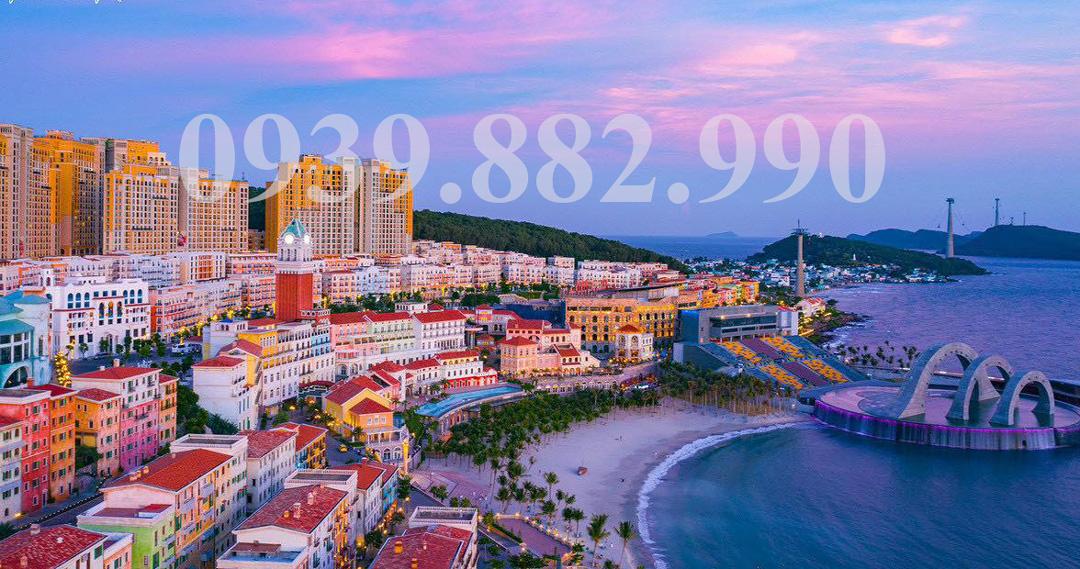 Tranh vẽ ông mặt trời lặn xuống biển tạo nên khung cảnh hoàng hôn lãng mạn với nhiều sắc màu