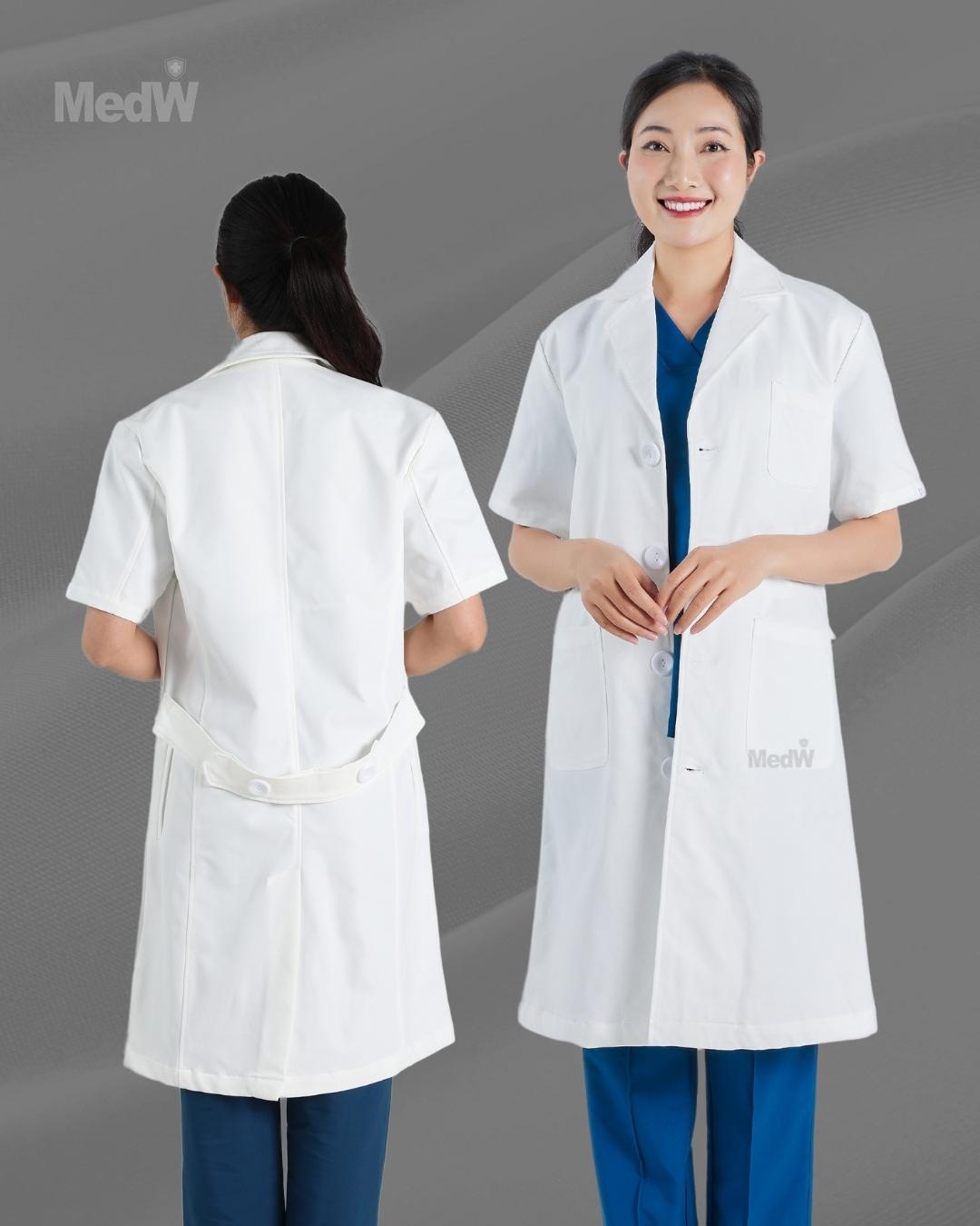 Minh họa cách vẽ áo blouse và ống nghe cho bác sĩ nữ đơn giản, chuyên nghiệp