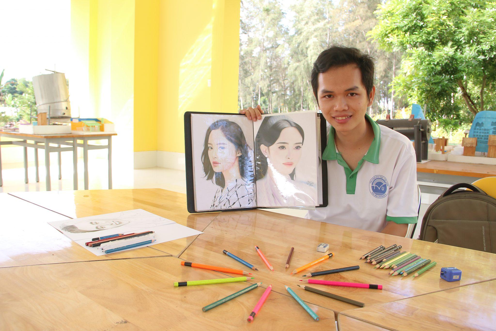 Bức tranh chân dung một cô gái được vẽ bằng bút chì màu với chi tiết tóc và da tinh xảo