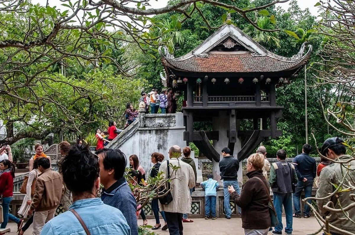 Bí quyết hoàn thiện cách vẽ Chùa Một Cột đẹp như thật Chi tiết phần mái cong và các hoa văn trang trí của Chùa Một Cột