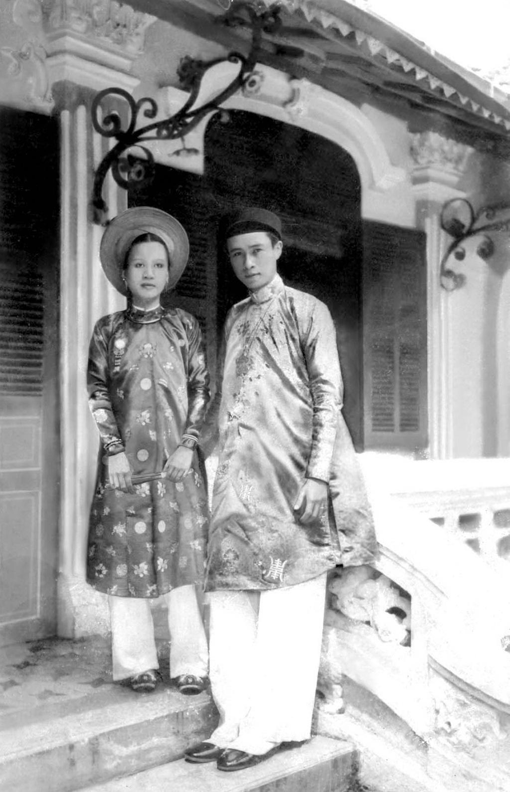 Minh họa kỹ thuật vẽ tà áo dài và quần lụa mềm mại, bay bổng trong gió