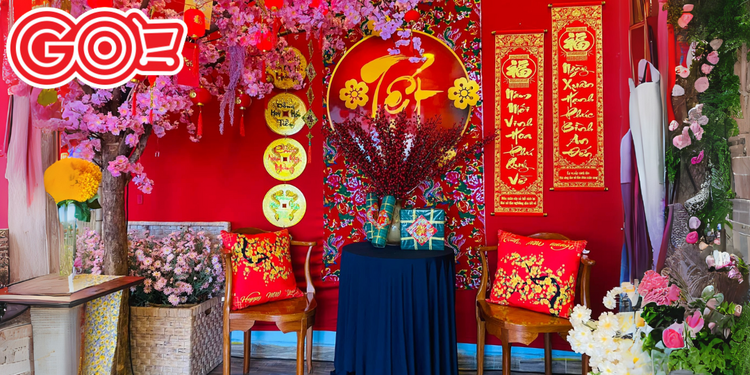 Bức vẽ trang ngày tết phong cảnh mùa xuân với hoa đào hoa mai khoe sắc