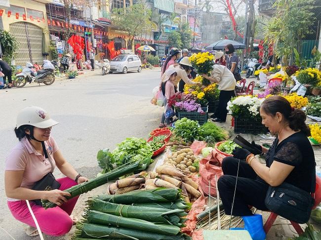 Vẽ tranh phong cảnh đồng quê chợ quê tấp nập người mua bán buổi sáng sớm nhộn nhịp
