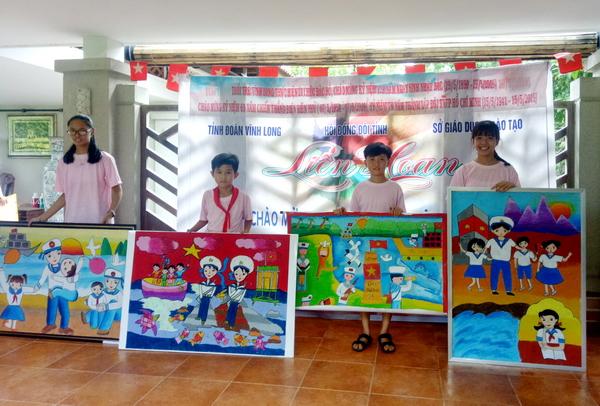 Tác phẩm vẽ tranh nét đẹp đội viên tham gia hoạt động tập thể sôi nổi, ý nghĩa