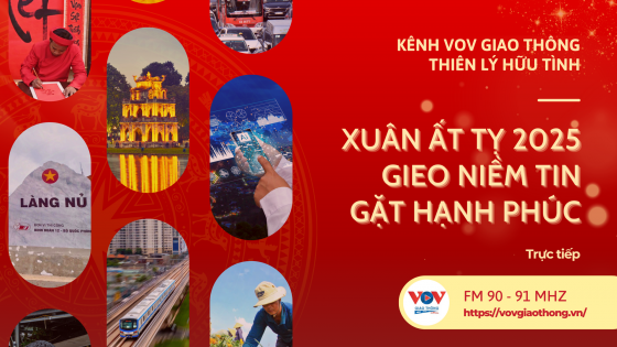 Bức tranh gia đình tết đón giao thừa rộn ràng ấm cúng ngập tràn hy vọng