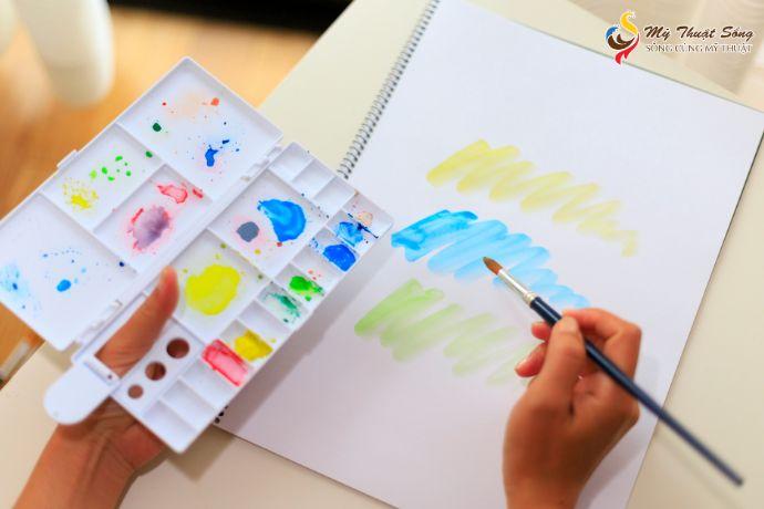 Dụng cụ cơ bản cần thiết để bắt đầu hành trình vẽ tranh bằng màu nước