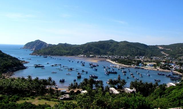 Vẻ Đẹp Bất Tận Trong Vẽ Tranh Biển Đảo Quê Hương Tranh phong cảnh biển đảo quê hương sử dụng màu sắc ấn tượng, kỹ thuật độc đáo thể hiện vẻ đẹp hùng vĩ của biển cả