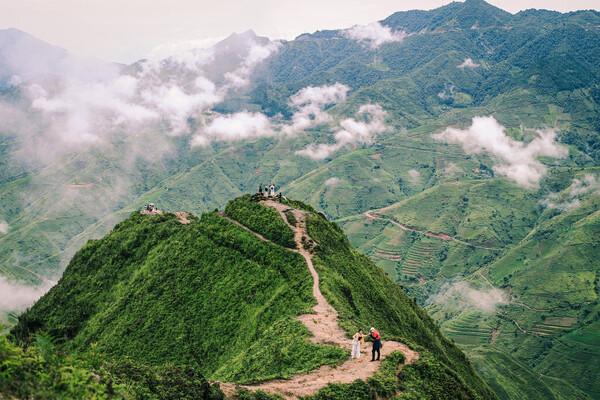Khám phá các bức vẽ tranh phong cảnh lớp 4 về núi non hùng vĩ và rừng cây xanh mát đầy sức sống