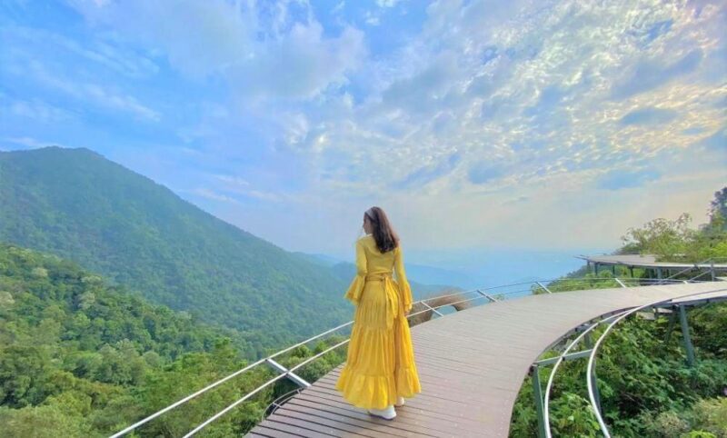 Vẽ tranh đề tài phong cảnh núi non hùng vĩ và mây trời bao la