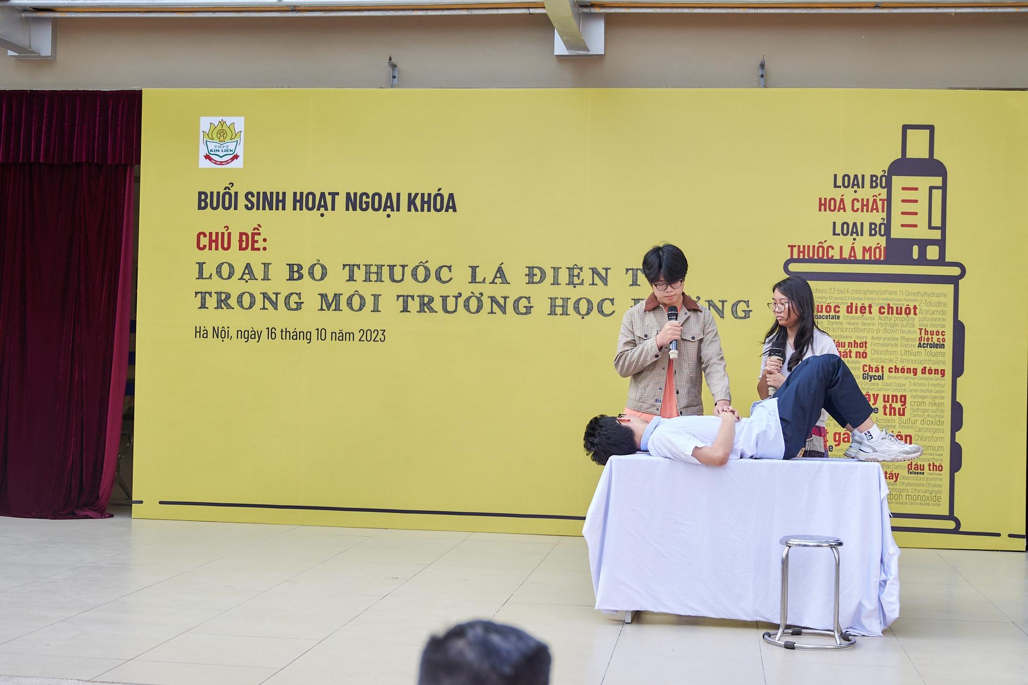 Tranh vẽ thế hệ trẻ nói không với thuốc lá hướng tới một tương lai không khói thuốc