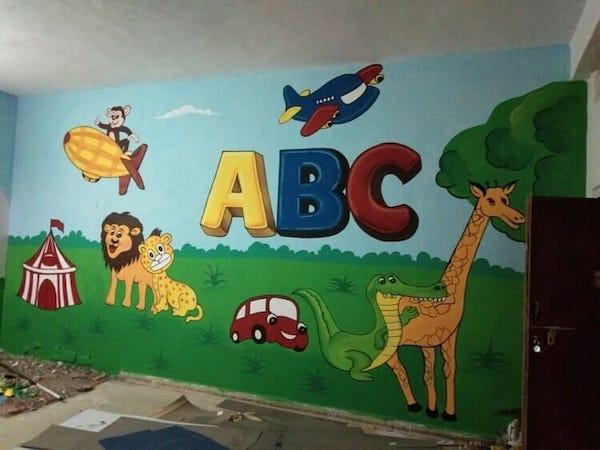 Mẫu vẽ tranh tường đơn giản mà đẹp cho phòng trẻ em với hình ảnh ngộ nghĩnh, sáng tạo như động vật