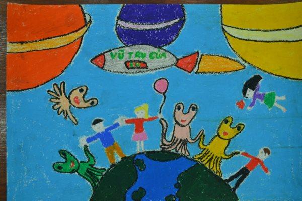 Bức tranh vẽ chủ đề ý tưởng trẻ thơ về ước mơ bay vào không gian vũ trụ của một em bé
