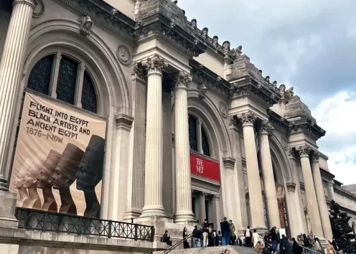 Một phòng trưng bày tranh châu Âu tại Viện bảo tàng mỹ thuật Metropolitan với nhiều bức họa kinh điển