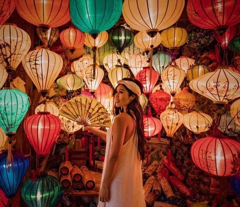 Ý tưởng vẽ Chùa Cầu Hội An độc đáo và sáng tạo với góc nhìn từ dưới lên qua những chiếc đèn lồng