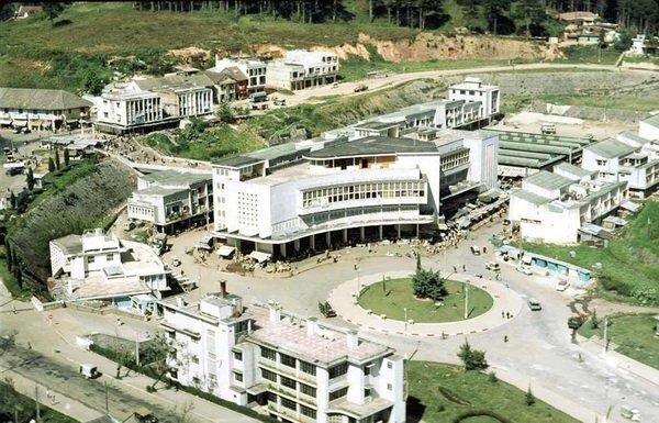 Ý tưởng phác thảo Dinh Độc Lập bằng bút chì thể hiện nét kiến trúc cơ bản