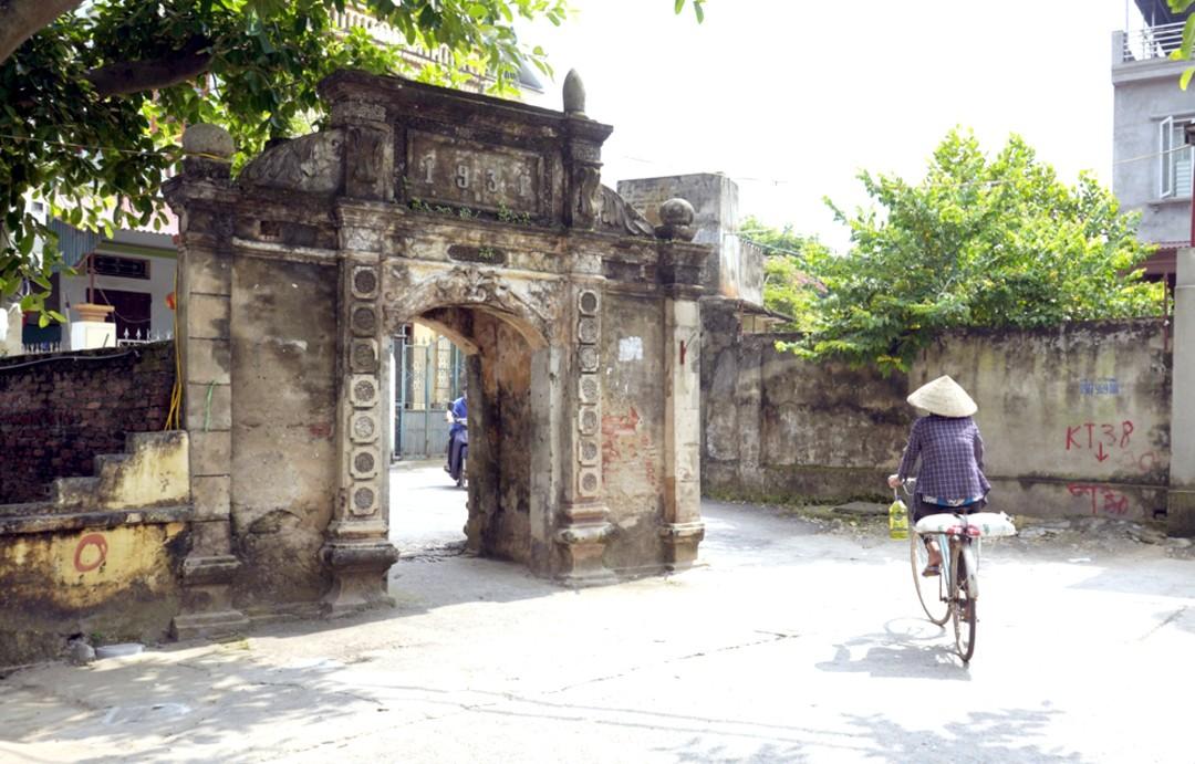 Ý tưởng vẽ làng quê Việt Nam bằng bút chì với cây đa cổ thụ và giếng nước xưa cùng người dân sinh hoạt