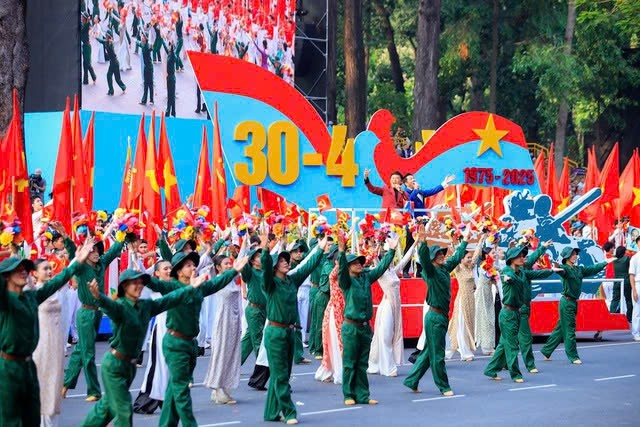 Ý tưởng vẽ tranh đề tài bảo vệ tổ quốc thể hiện tình cảm quân dân đoàn kết một lòng xây dựng đất nước