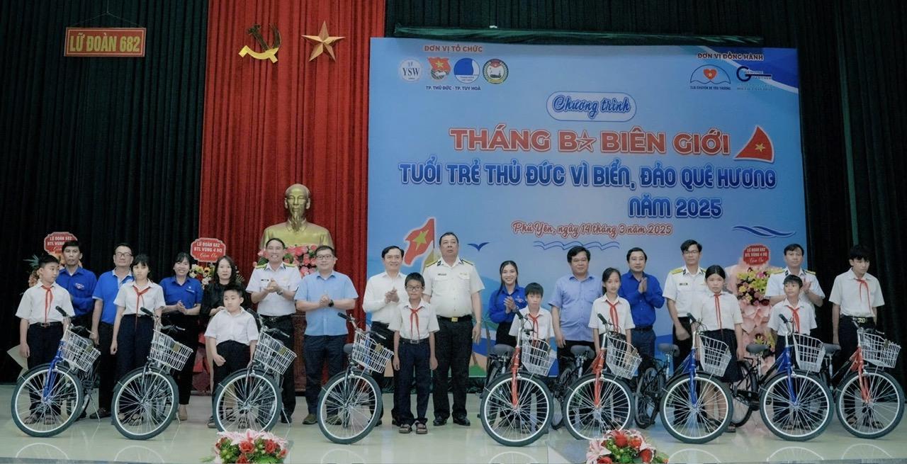 Gợi ý ý tưởng độc đáo để vẽ tranh biển đảo Trường Sa thể hiện tình yêu quê hương và Tổ quốc