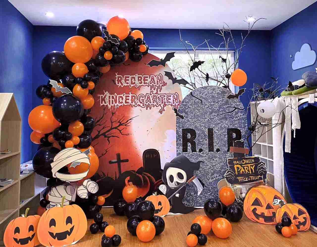 Gợi ý vẽ tranh Halloween đơn giản dễ thương với quả bí ngô cười và bóng ma thân thiện