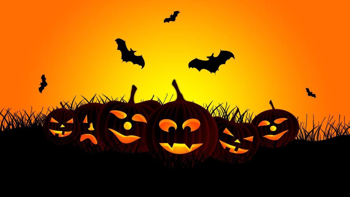 Gợi ý vẽ tranh đề tài lễ hội halloween lớp 9 với khung cảnh ngôi nhà ma ám và bóng ma lấp ló