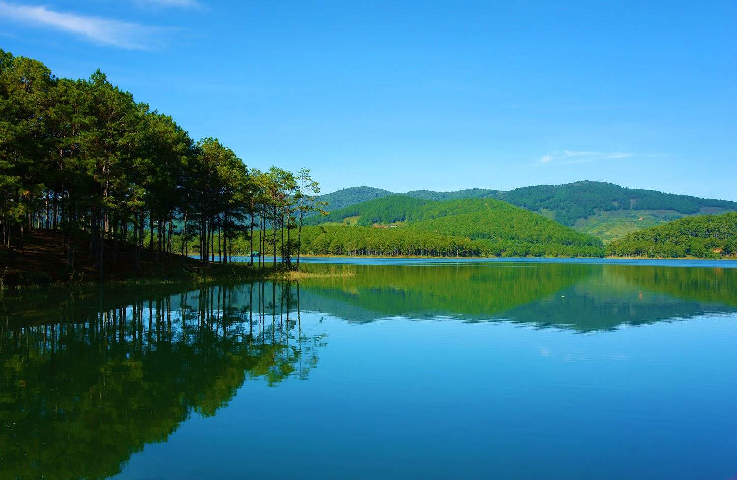 Ý tưởng vẽ tranh phong cảnh có người ngồi câu cá bên bờ hồ thơ mộng lúc hoàng hôn buông xuống