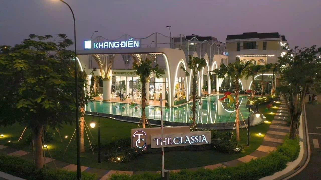 Bức tranh phong cảnh đô thị hiện đại với tòa nhà cao tầng và ánh đèn đêm lung linh phản chiếu