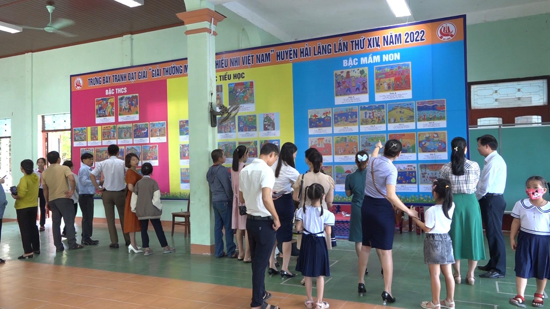 Ý tưởng vẽ tranh chủ đề trường mầm non với các chi tiết ngộ nghĩnh, màu sắc sinh động và bố cục sáng tạo