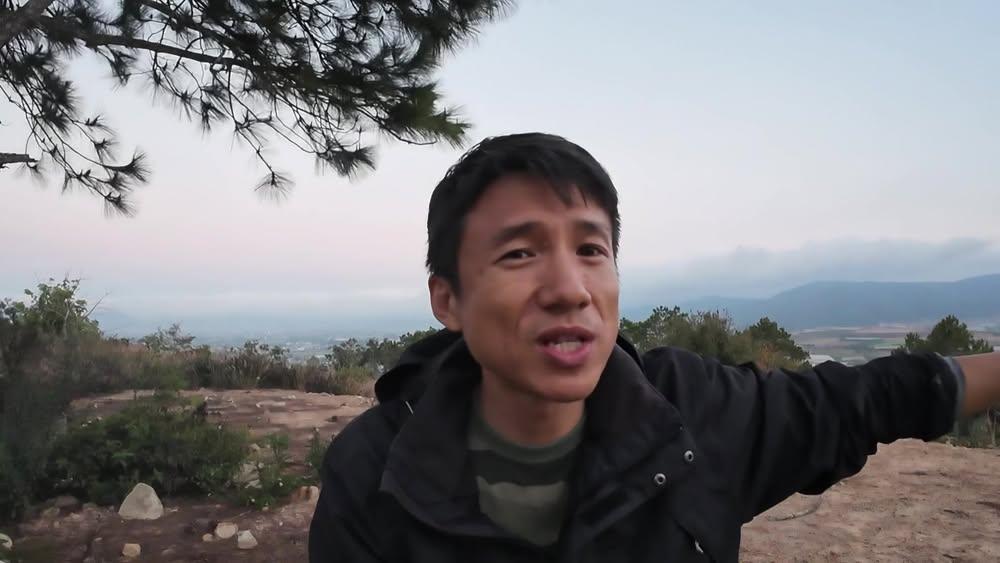 Ý tưởng vẽ tranh trẻ em đang vui vẻ trồng cây và chăm sóc vườn hoa, thể hiện tình yêu môi trường xanh sạch đẹp