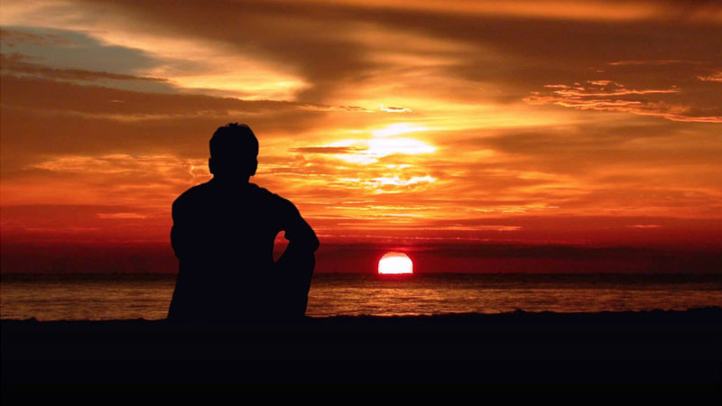 Ảnh avatar nam cô đơn đi dưới tuyết