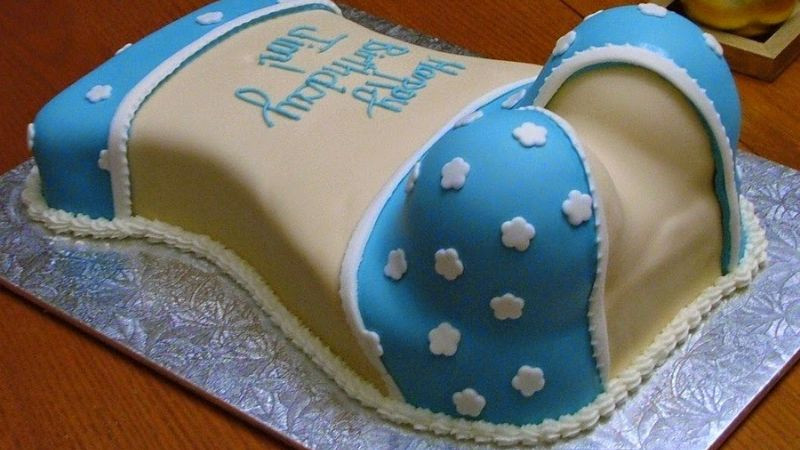 Ảnh bánh kem chúc mừng sinh nhật bá đạo với lời chúc hài hước