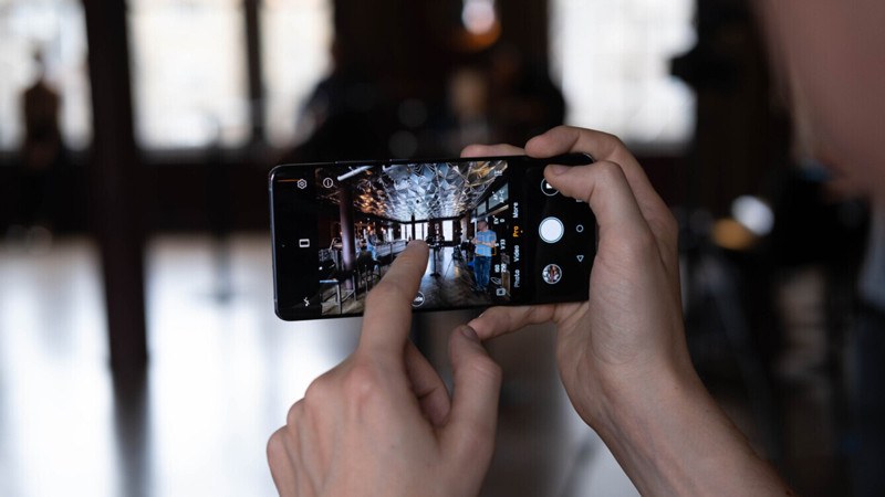 Ảnh bị mờ và vỡ hạt khi sử dụng zoom kỹ thuật số