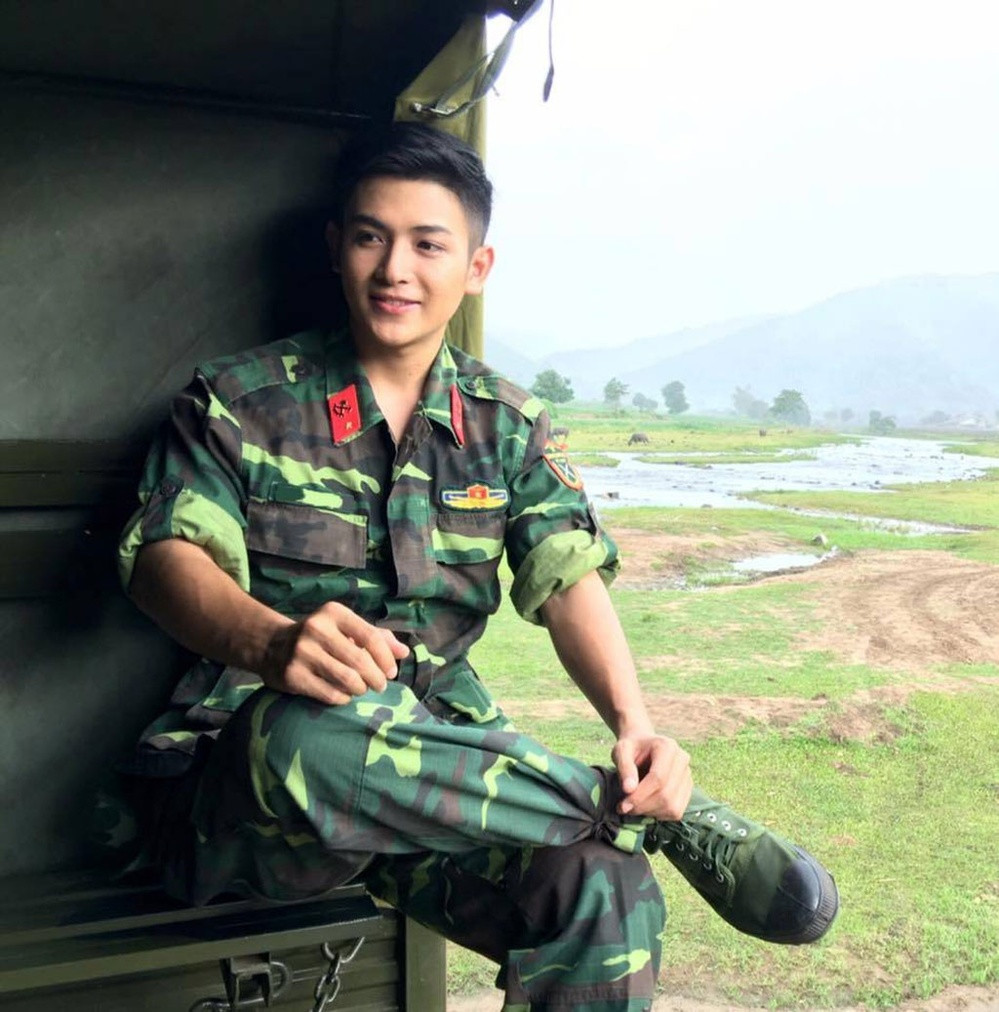 Anh bộ đội Việt Nam với nụ cười giản dị