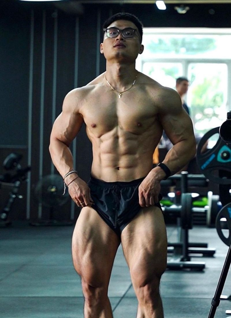 Ảnh cận cảnh cơ bắp bụng 6 múi của một chàng trai