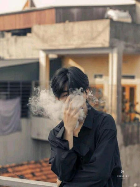 Ảnh chân dung nam giới phong thái lạnh lùng thể hiện cá tính mạnh mẽ