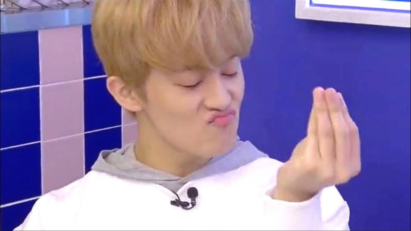 Ảnh chế người nổi tiếng biểu cảm &quot;cau có&quot; hài hước, thể hiện nét đáng yêu của họ qua meme