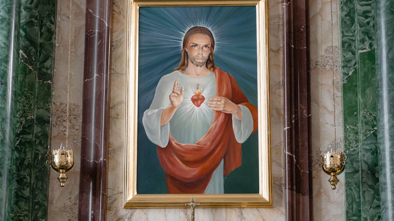 Ảnh Chúa Giêsu ban phước trên nền màu sắc