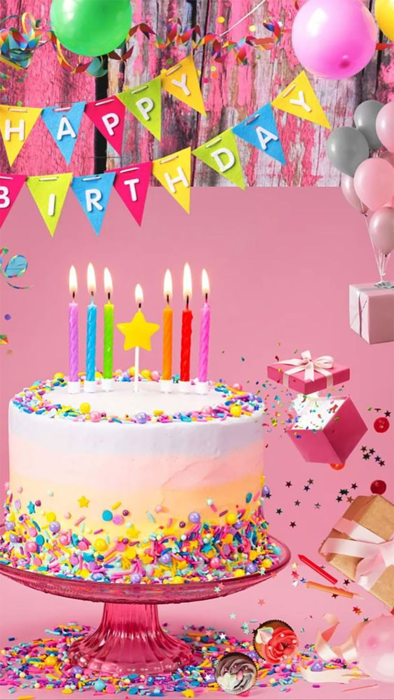 Ảnh chúc mừng sinh nhật đáng yêu với bánh kem và búp bê cho bé gái