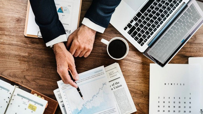 Ảnh chụp bảng so sánh tổng quan giữa BRD, SRS và FRS trong phân tích nghiệp vụ