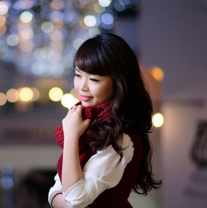 Ảnh cô gái xinh ấm áp trong khung cảnh mùa đông