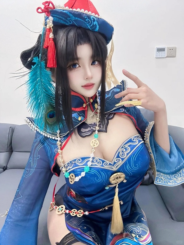 Ảnh cosplay anime girl trong trang phục hở vai quyến rũ