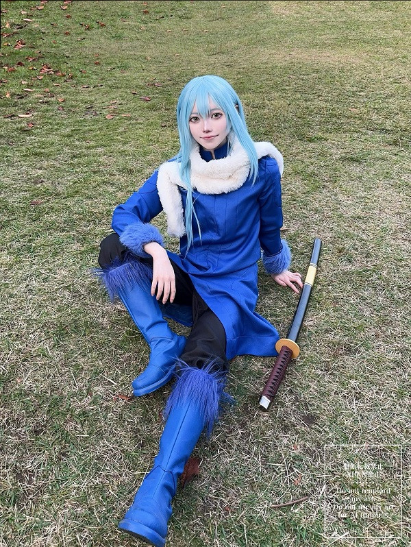Ảnh cosplay Rimuru với biểu cảm và tạo dáng đáng yêu như phiên bản chibi