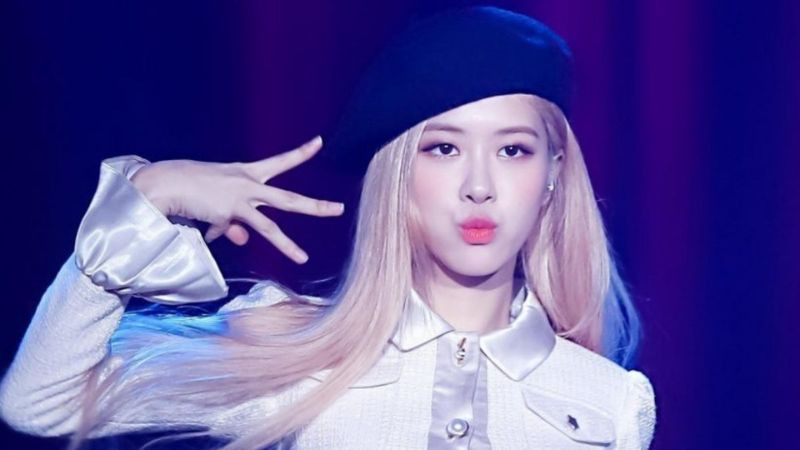 Ảnh đẹp Rose Blackpink ngầu: Rose với ánh mắt sắc sảo.