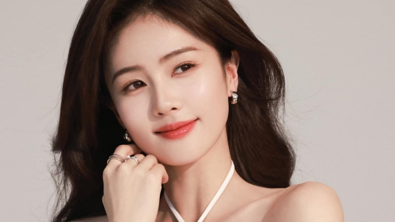 Ảnh diễn viên Bạch Lộc với phong thái thanh lịch