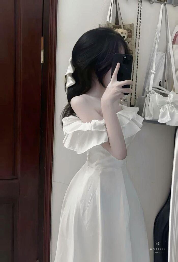 ảnh gái xinh che mặt góc nghiêng